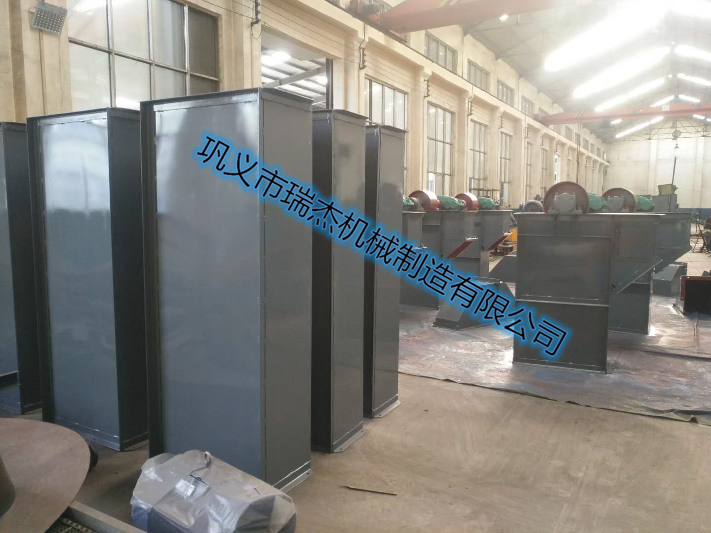 斗式提升機中部